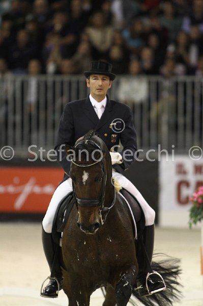 LAUGKS_MEGGLE\'S WELTTALL_MILANO_2011_SS3_9894.jpg